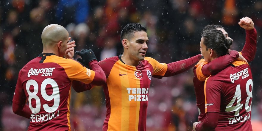 Galatasaray ilk devreyi 'farklı' kapattı