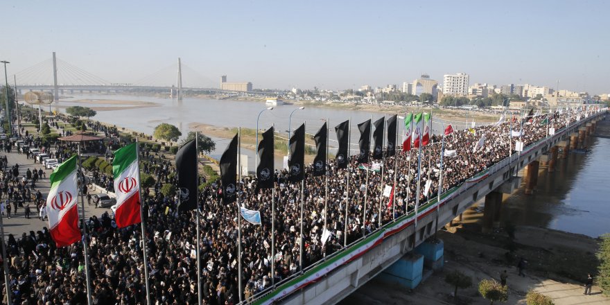 Kasım Süleymani için Ahvaz'da cenaze töreni!