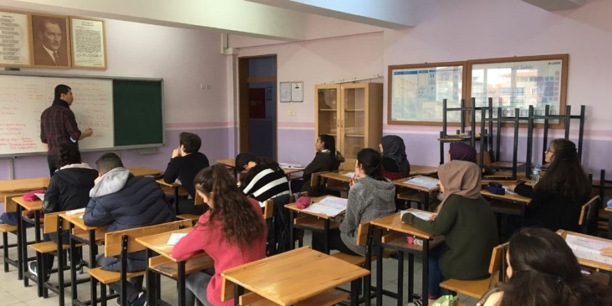 Din dersinde öğretmenden skandal 'Melahat' sorusu!