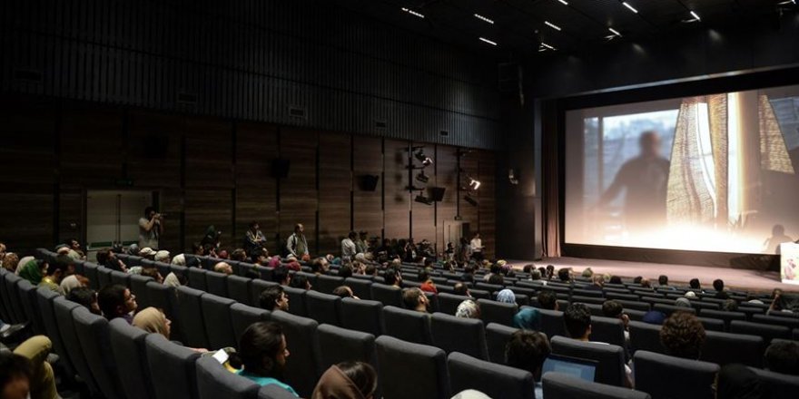 İranlı yönetmen'den uçak tepkisi: Festivalden çekildi