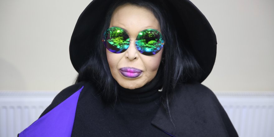 Bülent Ersoy, havalimanını birbirine kattı!