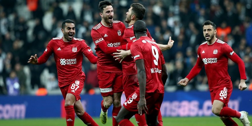 Beşiktaş sahasında Sivasspor'a kaybetti