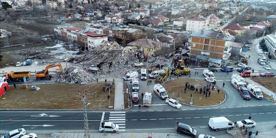 Demet Akalın, Elazığ depremi sonrası harekete geçti!