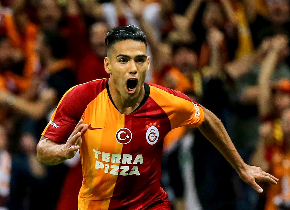 Galatasaray'da Radamel Falcao sakatlandı