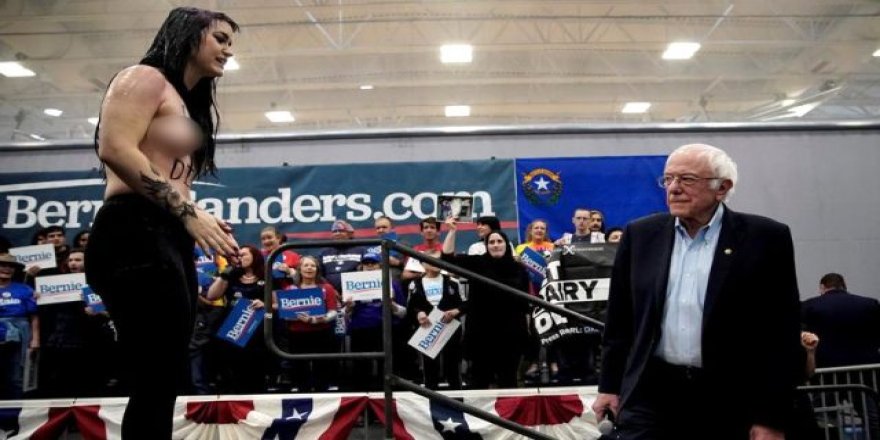 Trump'ın rakibi Bernie Sanders'a ABD'de çıplak protesto!