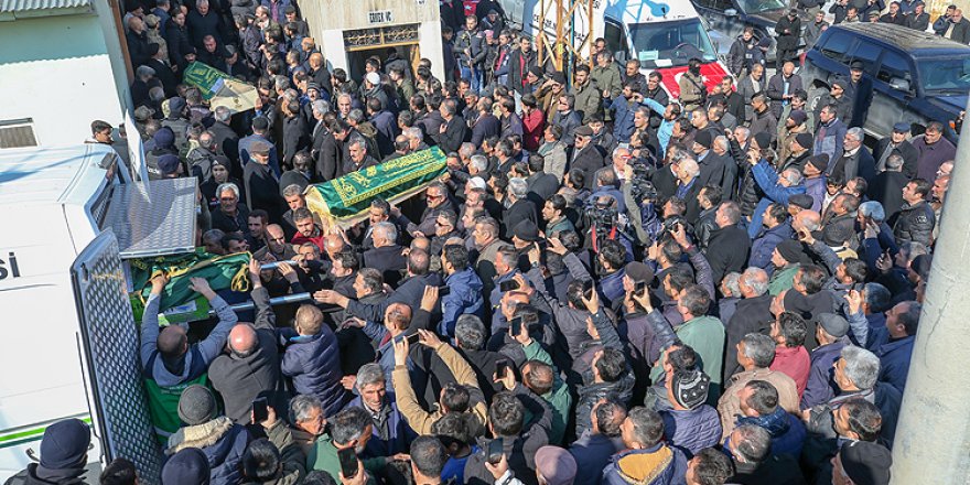 Van depreminde hayatını kaybedenler son yolculuğuna uğurlandı