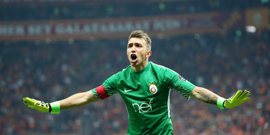 Galatasaraylı Muslera'dan anlamlı hareket