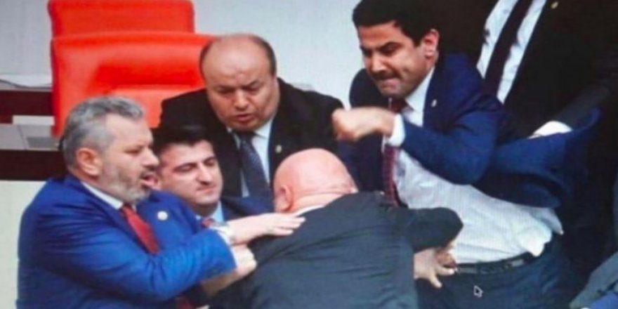 CHP'li Engin Özkoç'a yumruk atan vekilin eli kırıldı