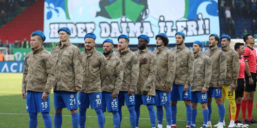 Çaykur Rizespor'dan maç öncesinde kamuflajlı seremoni