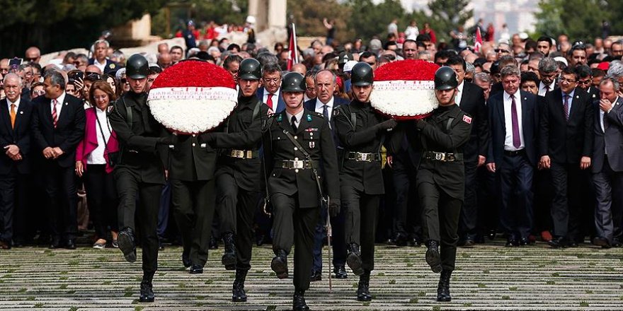 İnce Anıtkabir'i ziyaret etti