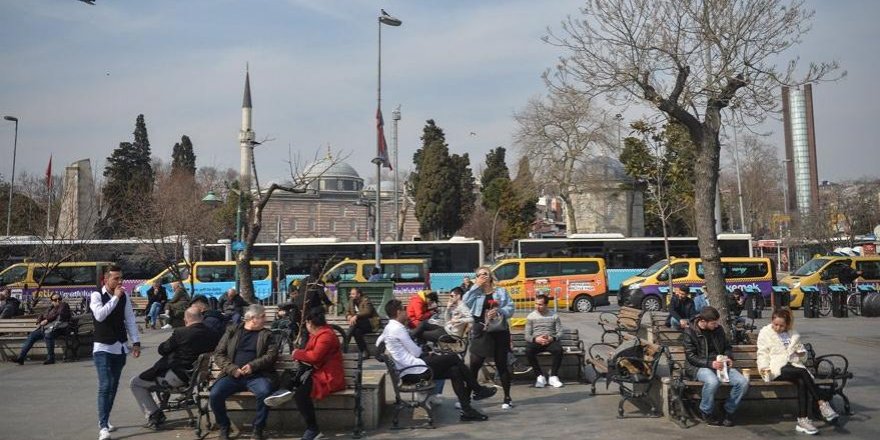 Bilim Kurulu Üyesi uyardı: ‘Korunmanın tek yolu eve kapanmak’