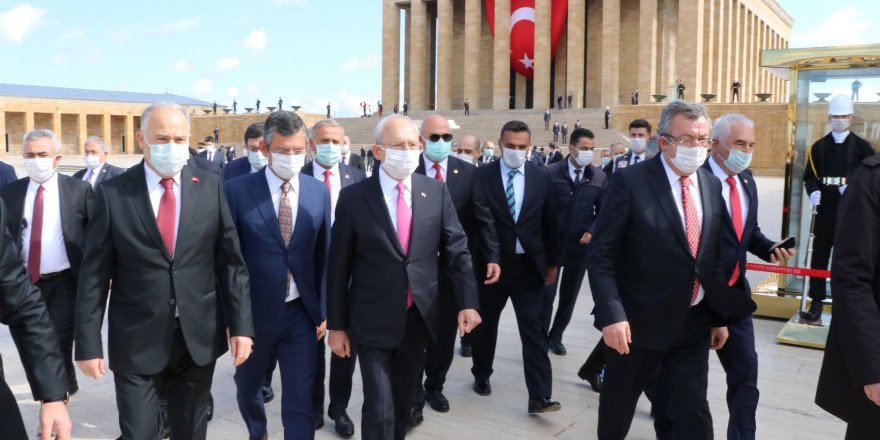 Kemal Kılıçdaroğlu, kurmayları ile Anıtkabir'de