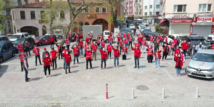 CHP'li belediyeler engellenirken, AKP ekmek dağıtabiliyor