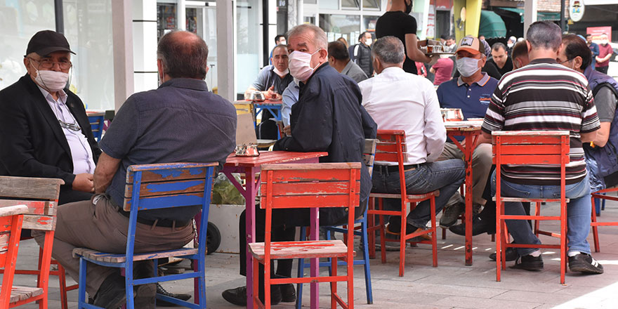 Normalleşme başladı, sosyal mesafe unutuldu