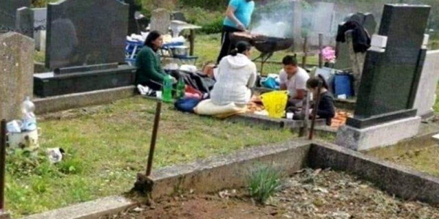 Çirkin iftira! 'Mezarlıkta mangal' fotoğrafı olay oldu!