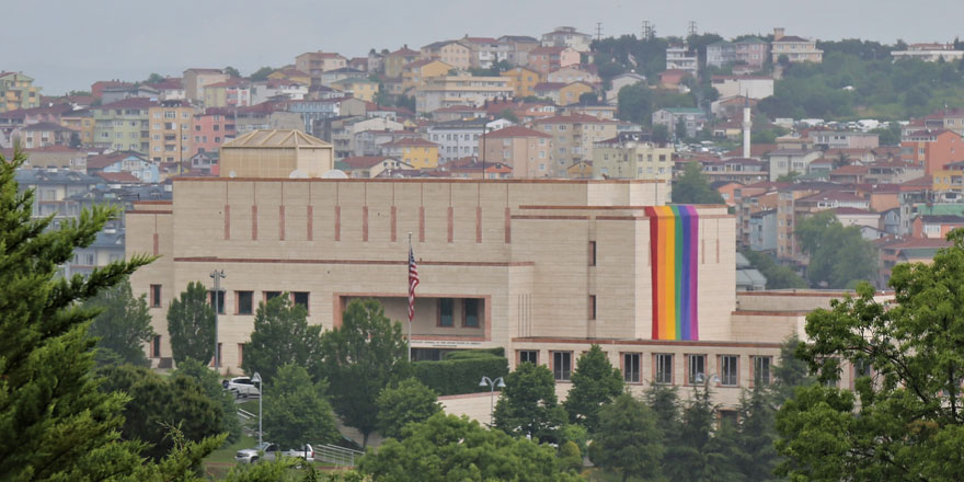 İstanbul'daki ABD konsolosluğunda dikkat çeken görüntü