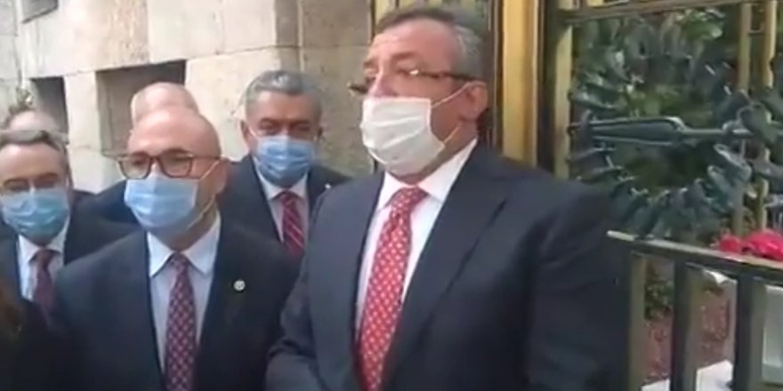 CHP'li milletvekilleri TBMM Başkanlığına Anayasa kitapçığı bıraktı