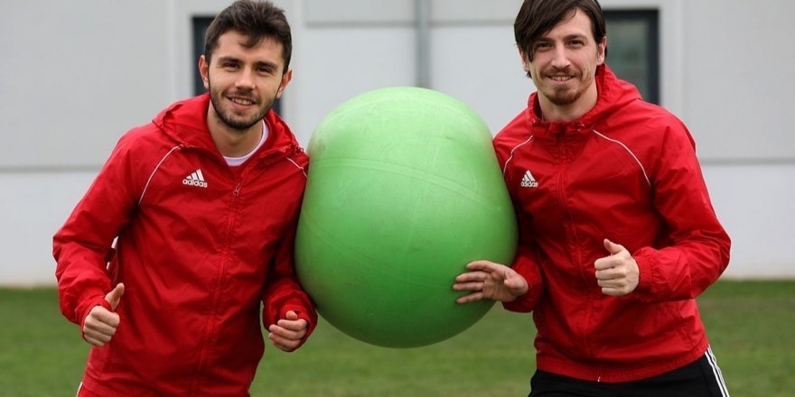 Sivasspor'dan açıklama geldi: Mert Hakan Yandaş ve Emre Kılınç ayrılıyor!