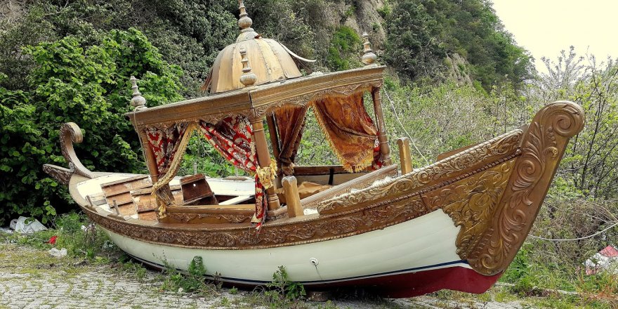 AKP'li belediye 300 bin liraya 'saltanat kayığı' aldı