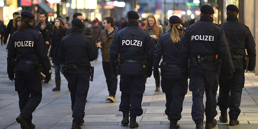 Polislerin yanında yellendiği için bakın kaç para ceza aldı!