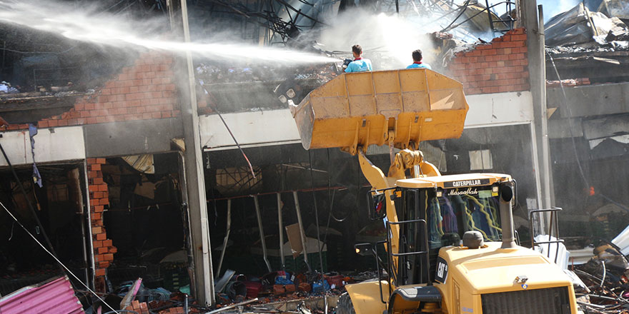 AVM'de yangın çıktı: İtfaiye ekipleri yoğun mesai harcadı