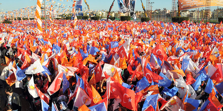 AKP'li eski yöneticiden skandal paylaşım: Güneş doğuyor taştan adam eriyor