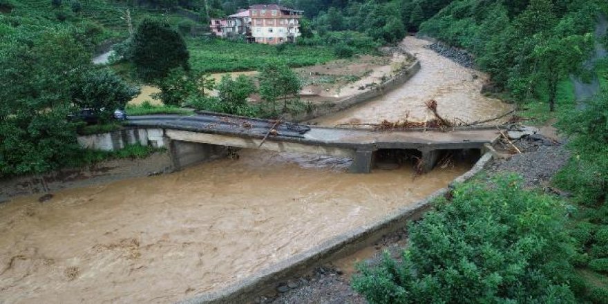 Rize’de selin hasarı, gün ağarınca ortaya çıktı