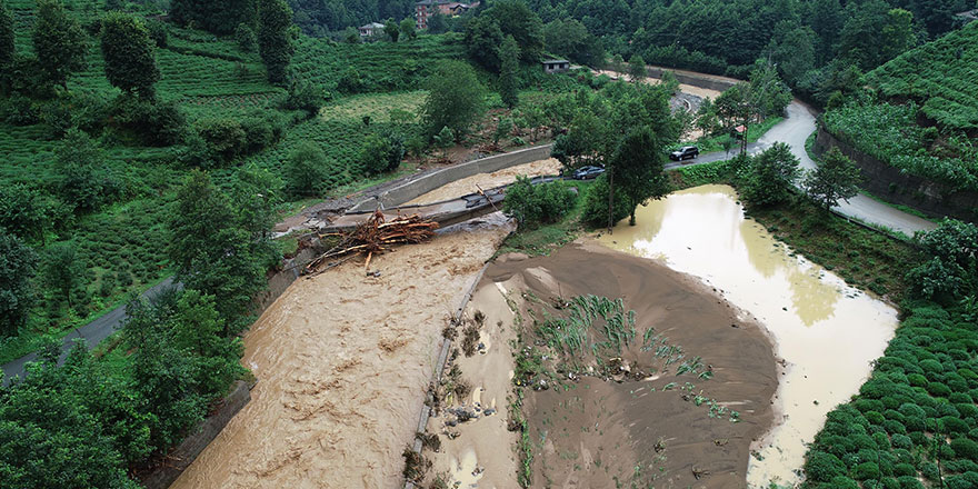 Rize'de 91 yılın rekoru kırıldı: 20 evde hasar tespit edildi