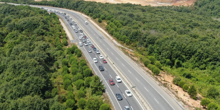 İstanbul'da kalanlar oraya akın etti! Kilometrelerce kuyruk oluştu