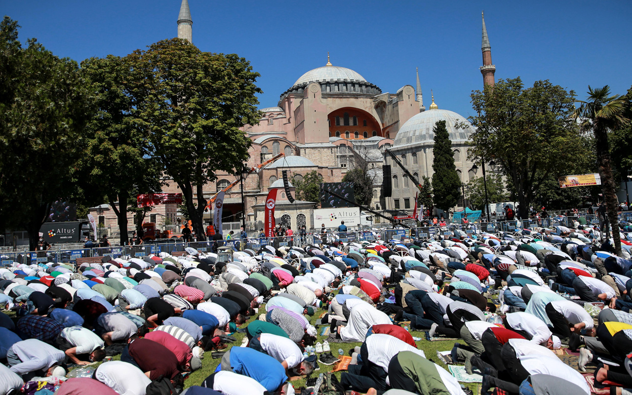 Korkutan açıklama geldi: "Ayasofya açılışında 3 bin kişiye korona virüs bulaştı"