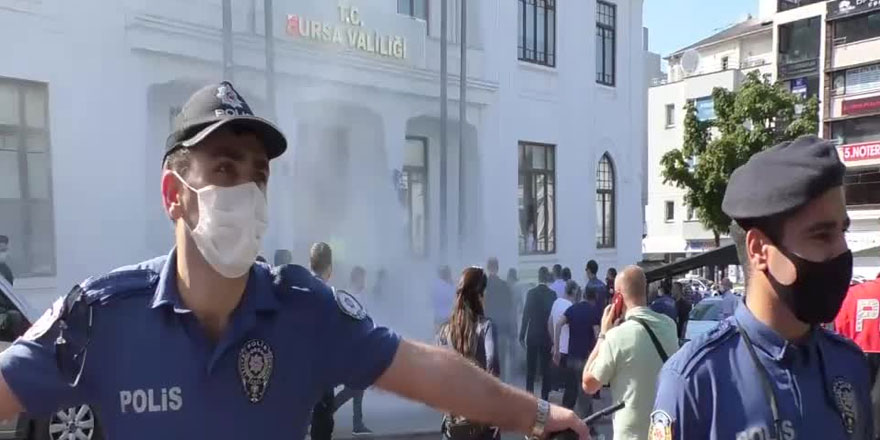 Valilik önünde kendini ateşe verdi... "İşim elimden alınıyor"