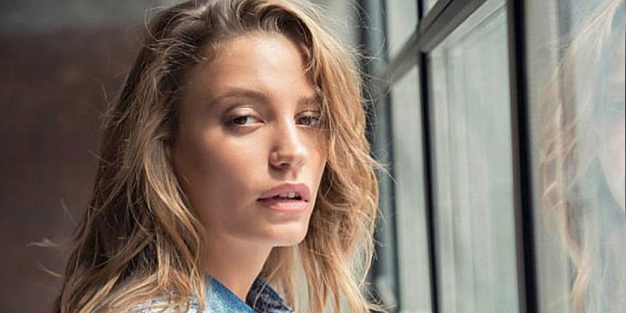 Serenay Sarıkaya'yı üzen haber, üzerinde çalıştığı film ertelendi