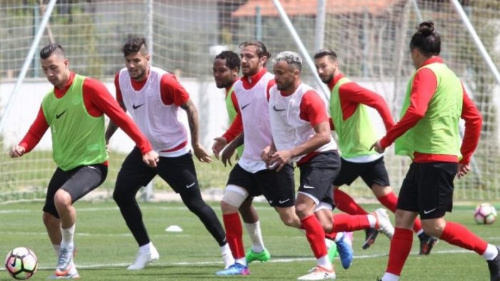 Antalyaspor'da korona şoku! 5 kişi...