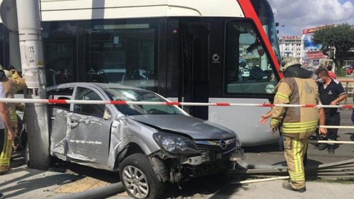 Güngören'de tramvay ile otobüs çarpıştı!