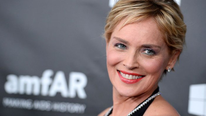 Sharon Stone'dan çarpıcı açıklamalar: Yönetmen kucağına oturmamı istedi, 'işler böyle işliyor'