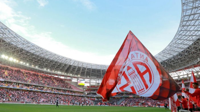 İstanbul'a gelemediler! Antalyaspor'da korona virüs şoku