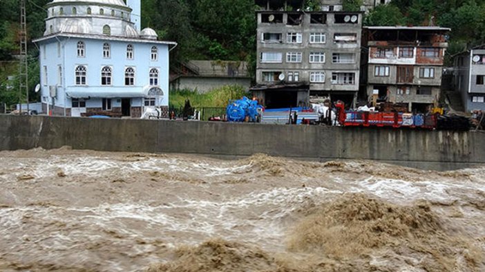 Karadeniz’de şiddetli yağış etkili oluyor