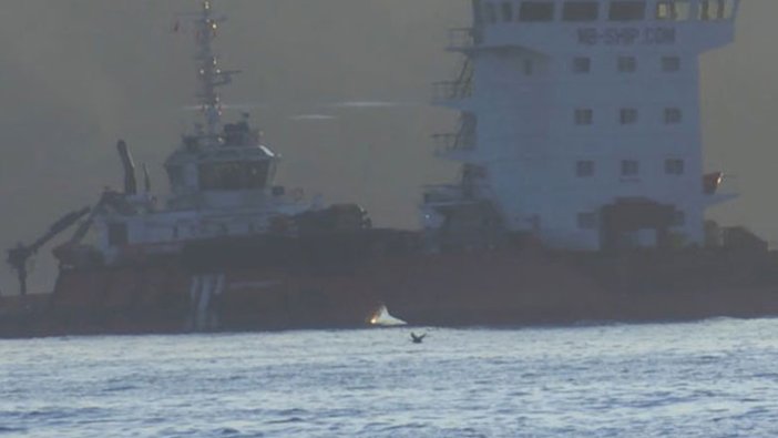 Boğazda arızalanan  gemi sürüklendi