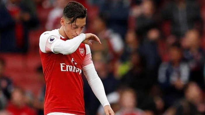 Arsenal Mesut Özil'i Avrupa Ligi kadrosuna almadı