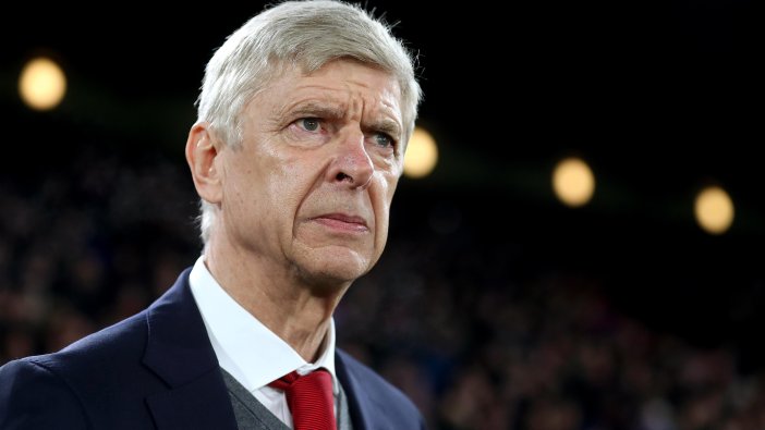 Ünlü teknik direktör Arsene Wenger Mesut Özil'i sahip çıktı