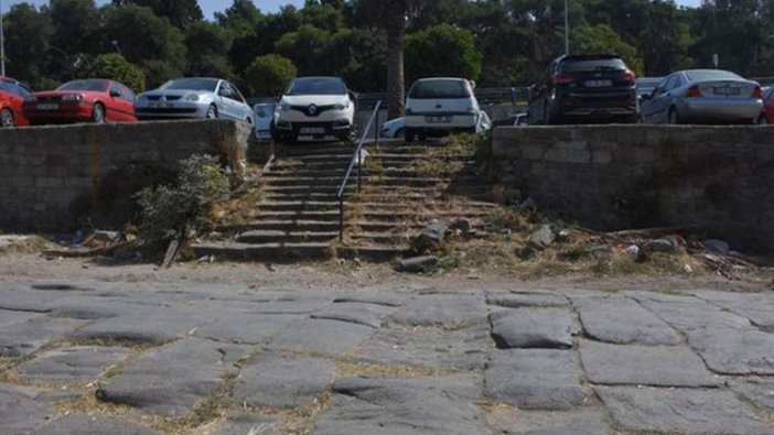 Utanç veren görüntü! 2 bin yıllık tarihi yolu ne hale getirdiler