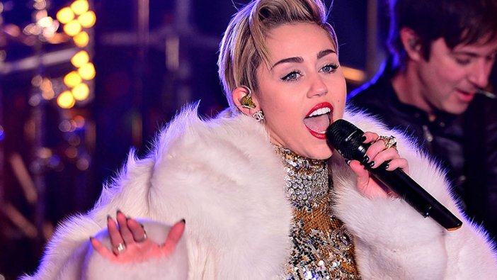 Miley Cyrus'tan ilginç iddia: Ufolar tarafından kovalandım