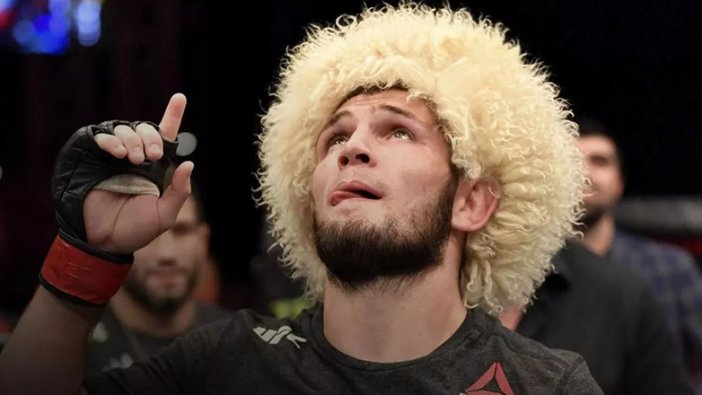 UFC şampiyonu Khabib Nurmagomedov unvanını korudu, kariyerini noktaladı