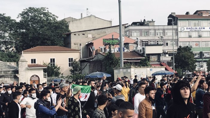 İstanbul Fatih Aksaray Meydanı'nda Özgür Suriye Ordusu bayraklarıyla eylem!