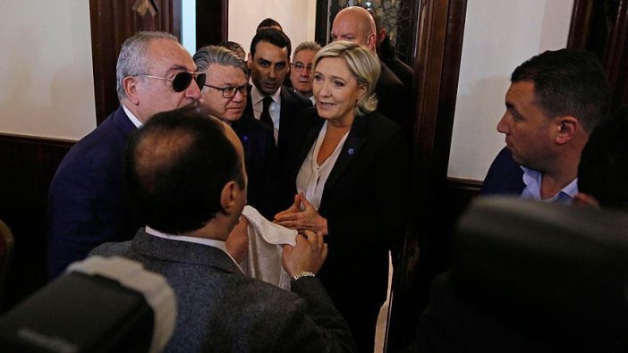 Le Pen'in Lübnan müftüsüyle başörtüsü krizi