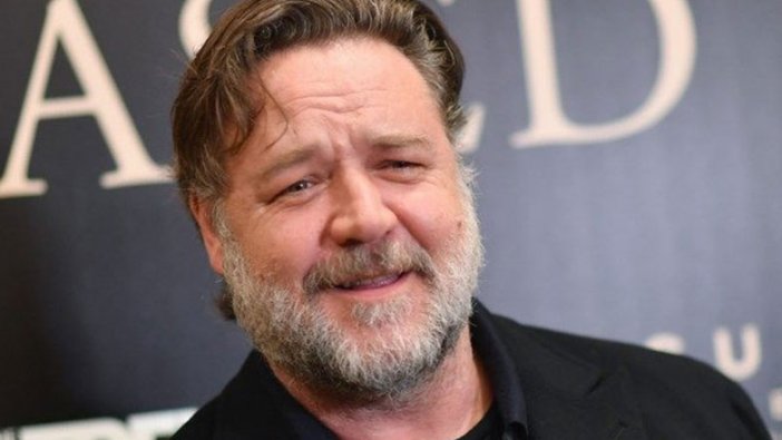 Russell Crowe 26 yaş küçük sevgilisini...