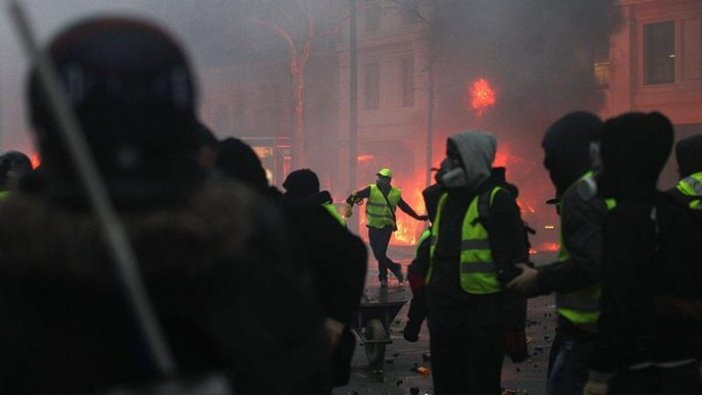 Fransa’daki protestolar Avrupa basınında