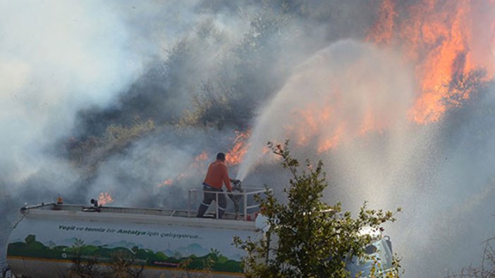 Antalya'da korkutan yangın!