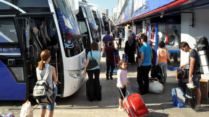 Milyonlarca insan merak ediyor, şehirlerarası seyahat kısıtlaması olacak mı...