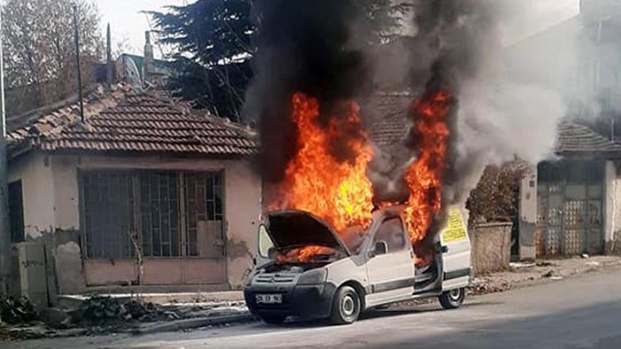 Eskişehir'deki hafif ticari arınca çıkan yangını söndürmeye çalışırken kalp krizinden hayatını kaybetti